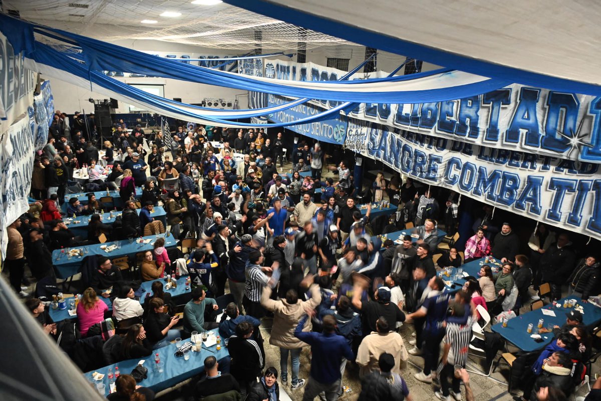 Cumple años el mismo día que la patria y tienen una hermosa tradición. 

Todos los 8 de Julio por la noche socios, dirigentes e hinchas se convocan, cenan y a la 00 hs del Día de la Independencia cantan con emoción el Himno Nacional y luego el de su amado club, en Villa Rosas.