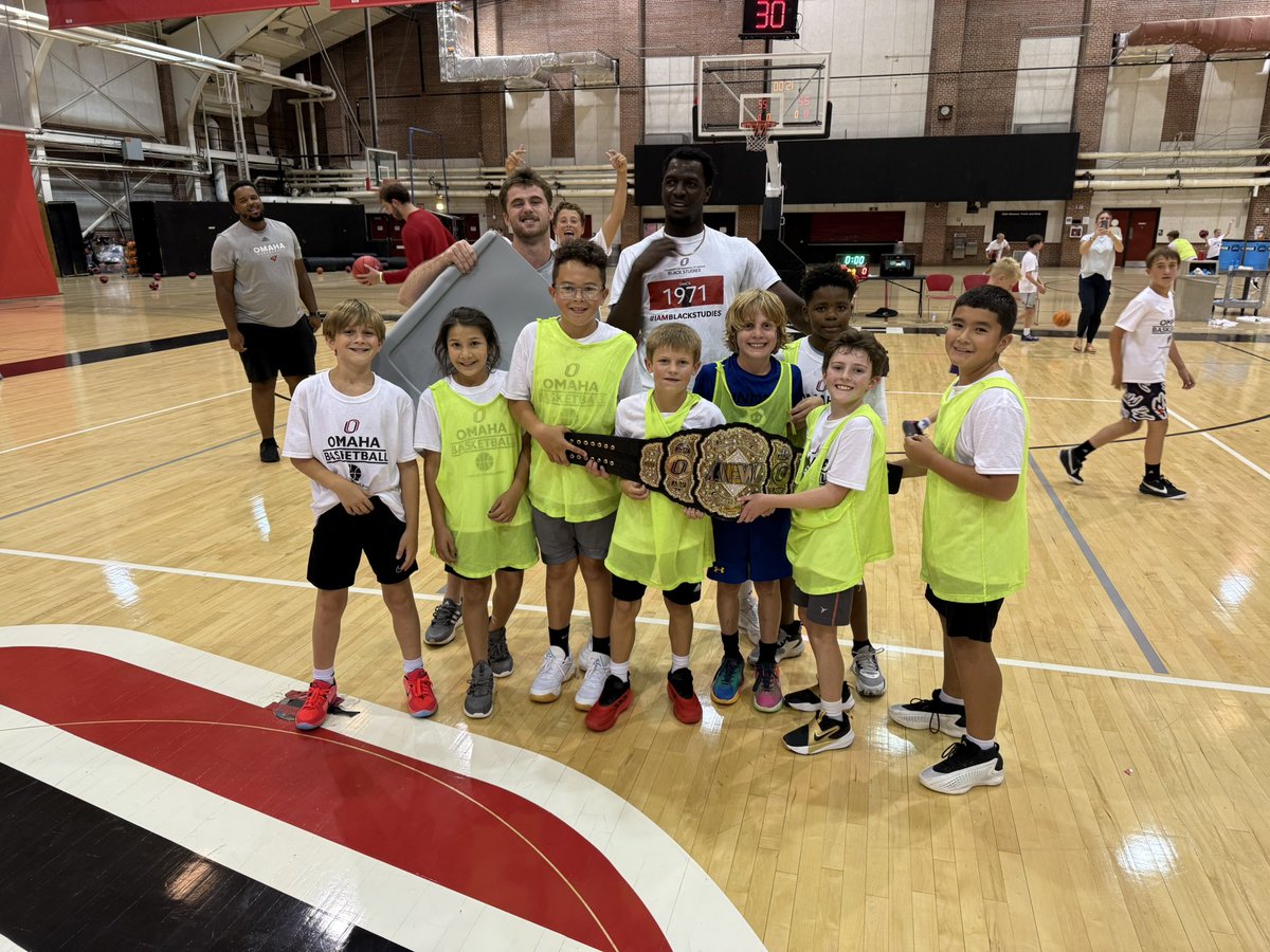 OmahaMBB's tweet image. What an awesome camp! Thank you to everyone who made it a success. 🏀🔥
#OmahaMBB #GoMavs 🔴⚫️🤘