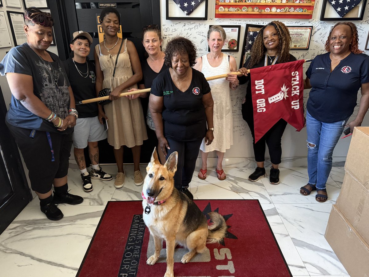 Women #Veterans Unity Group, a drug and alcohol recovery group out of West Los Angeles VA, just couldn’t get enough of <a href="/StackUpDotOrg/">Stack Up</a> #PhalanxHouse Princess Peach. Peach is used to sweaty smelly boy veteran energy, so she was loving it.