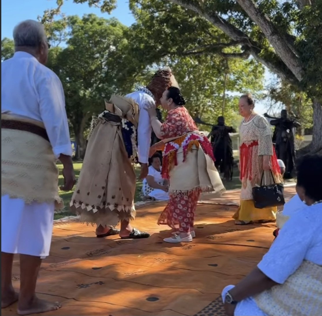 rnayacalevu's tweet photo. Their Majesties King George VI and Queen Nanasipau'u, Her Royal Highness, The Princess Royal and Arikinui Kuīni Ngā Wai Hono I Te Po were the first to congratulate the Tui Lau after his installation church service today in the chiefly island of Lakeba. https://t.co/U6mBs7k8qs