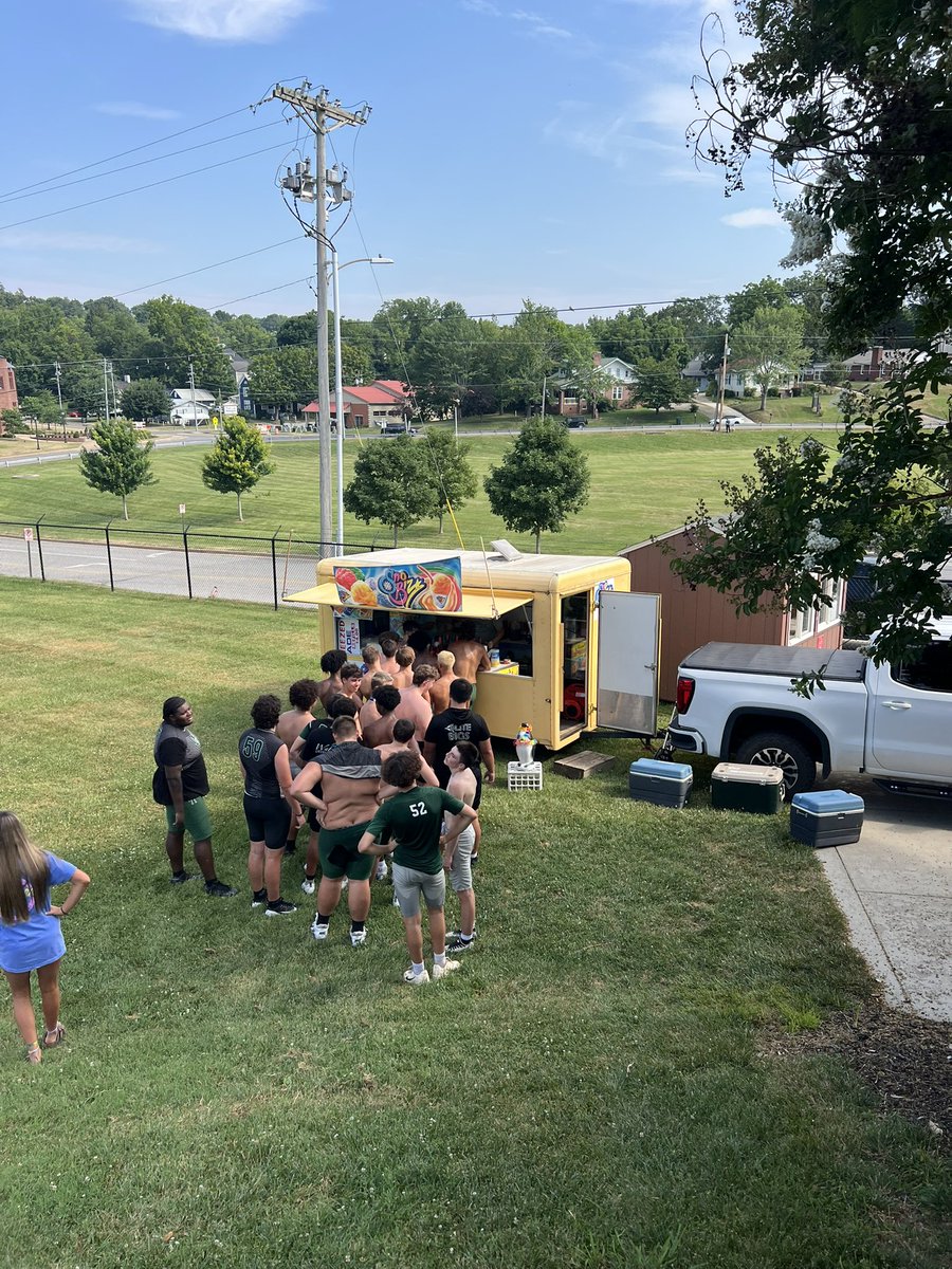 GreeneDevilsFB's tweet image. A little Sno Biz to end workouts today 💪
Go Devils!