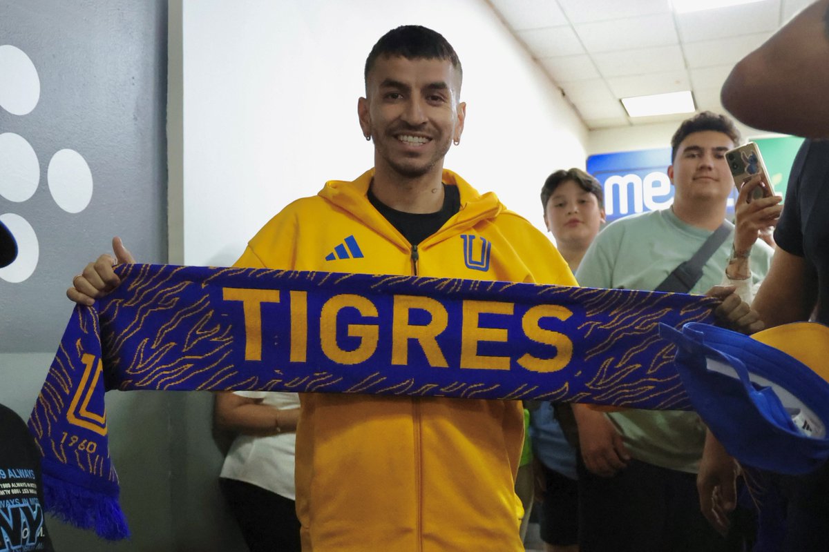 TigresOficial's tweet image. 😃👉🏼🐯👈🏼 ¡@AngelCorrea32 llegó, El Campeón del Mundo está en la casa!