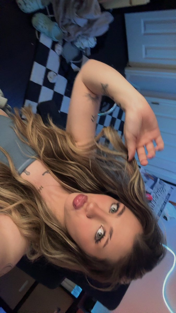 Shortish  stream! 
Twitch.tv/baileygoat