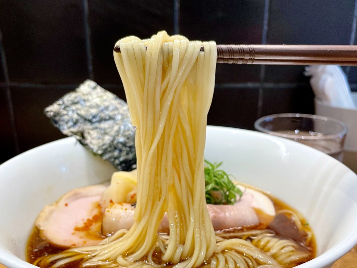 らぁ麺や ふぢとら
冷し醤油らぁ麺

別バージョンの冷し醤油👀
コシのある細麺めっちゃ好き🫶
新生姜や大葉の爽やかな風味で箸が進む👍
周年の紫陽花コラボが発表されたけど、いろんなの東海の人達と会えるんだろうな🤣