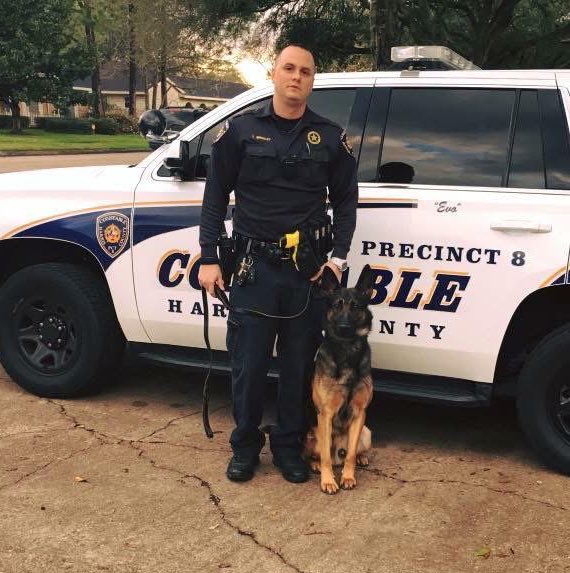 Love4PoliceDogs's tweet photo. My heart is heavy 🤍
Texas Retired K9 Evo, AKA #Worrybrows 
had an amazing career and an incredible home life full of love. Evo, your loss is a great one and I’m sending all my love to your beautiful family. Cancer is a bitch. https://t.co/zuaW5g2F45