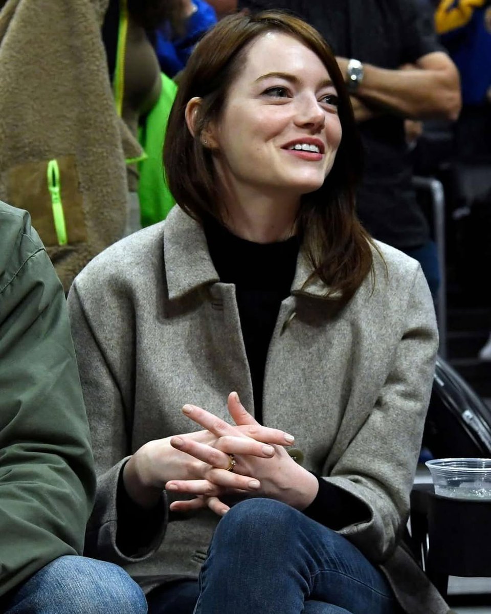 EmmaStoneFan27's tweet photo. emilystone / IUSCIOUS!💓

📸[Throwbacks! Emily with her husband at the Golden State Warriors vs. Los Angeles Clippers basketball game - January 18]✨ it was so excited 😗 https://t.co/Blm93NpthG