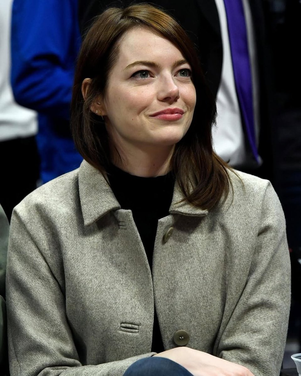 EmmaStoneFan27's tweet photo. emilystone / IUSCIOUS!💓

📸[Throwbacks! Emily with her husband at the Golden State Warriors vs. Los Angeles Clippers basketball game - January 18]✨ it was so excited 😗 https://t.co/Blm93NpthG