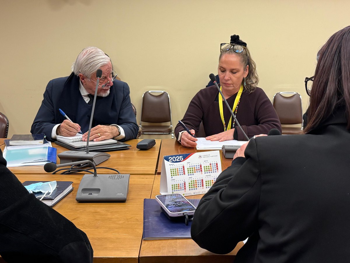 HOY📅

✅Directora nacional del Sename, María Eugenia Fernández, participó en la sesión de la Comisión de Derechos Humanos y Pueblos Originarios de la <a href="/Camara_cl/">Diputadas y Diputados de Chile</a>
