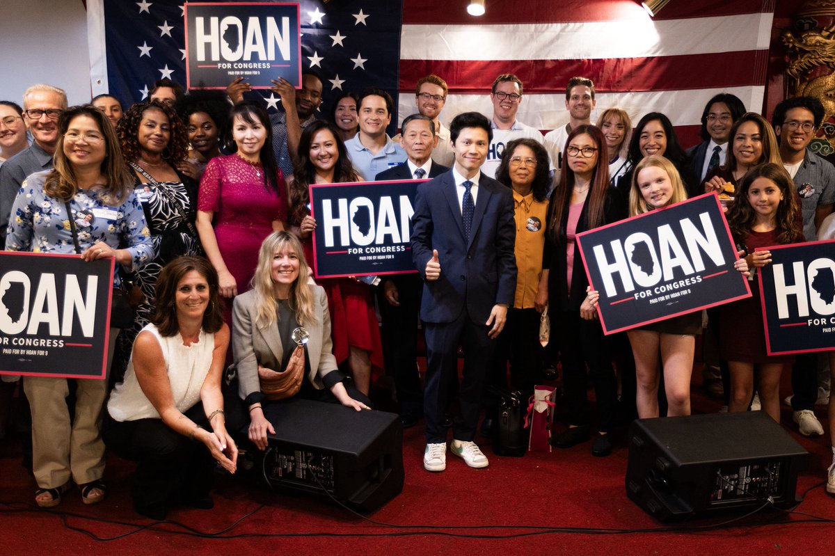 HoanDHuynh's tweet image. The people’s power is the greatest force on earth. 💥
Grateful for everyone who packed the room to launch this movement.
Illinoisans believe the American Promise still lives and it’s time for a new generation of leadership.
Let’s take it across the 9th. LFG. 🔥 🔥
#HoanFor9 🇺🇸