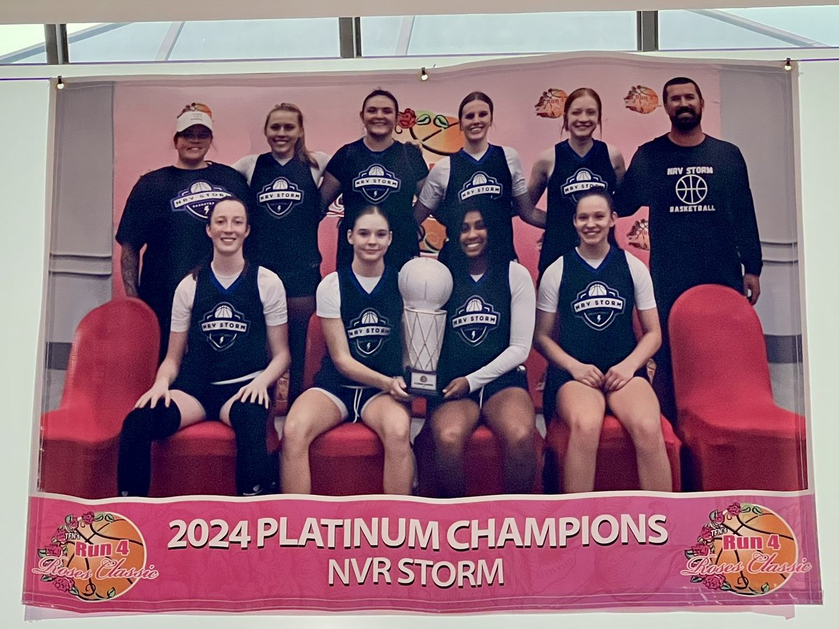 coachlariosAD's tweet image. So it’s #run4roses time! Throwback to when Sara and her NRV Storm girls brought home the championship in their division. Their banner will live on for years! 

All the best to you girls out there chasing the dream! 

@CoachQ____!!! What a ride!