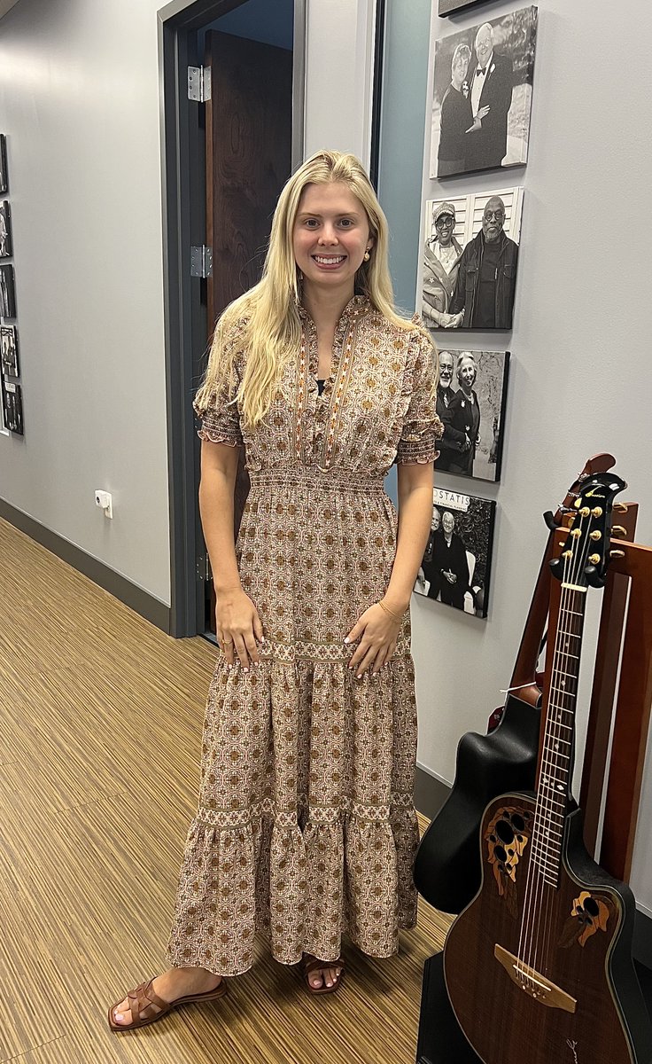 ProstatisFinan1's tweet image. 👗👔 Celebrating #FashionDay at #ProstatisFinancial... with more photos! 💛💚