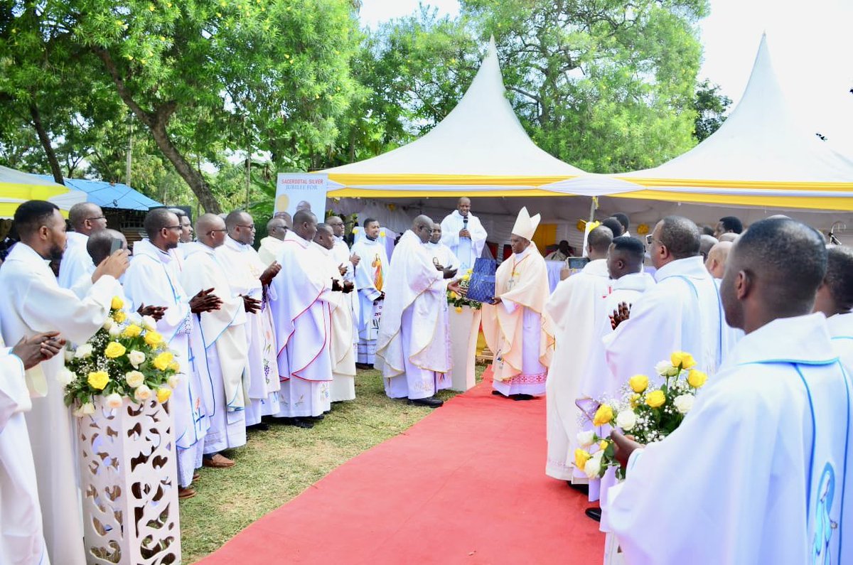 OAmollo's tweet image. Was Honoured To Attend The Silver Jubilee Of Fr Dominick Okwadha @ Pala Kobong’, Rarieda. The Event Was Graced By His Eminence Antoine Cardinal Kambanda, Archbishop of the Catholic Archdiocese of Kigali, Rwanda,,Bshps  J Oballa &amp;amp; M Odiwa, Tens Of Clergy, Faithfuls &amp;amp; Friends.