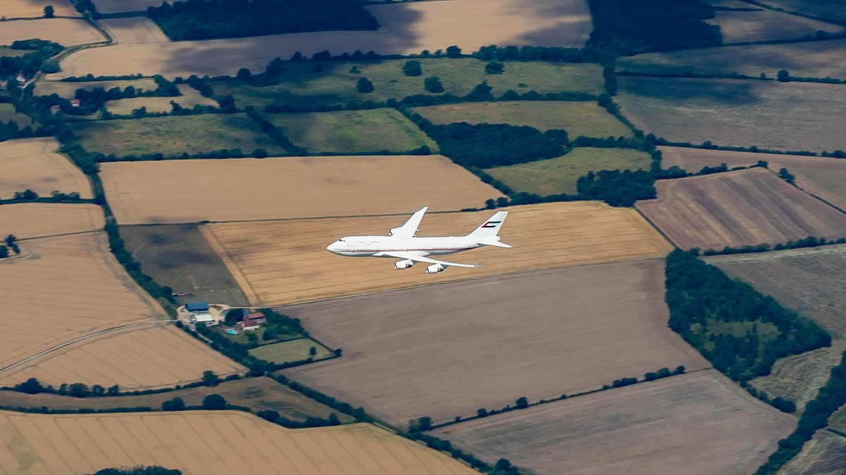 JamesDC152's tweet image. Portsmouth and Goodwood Racecourse this morning, 'DUBAI 02' 747 downwind into Stansted.