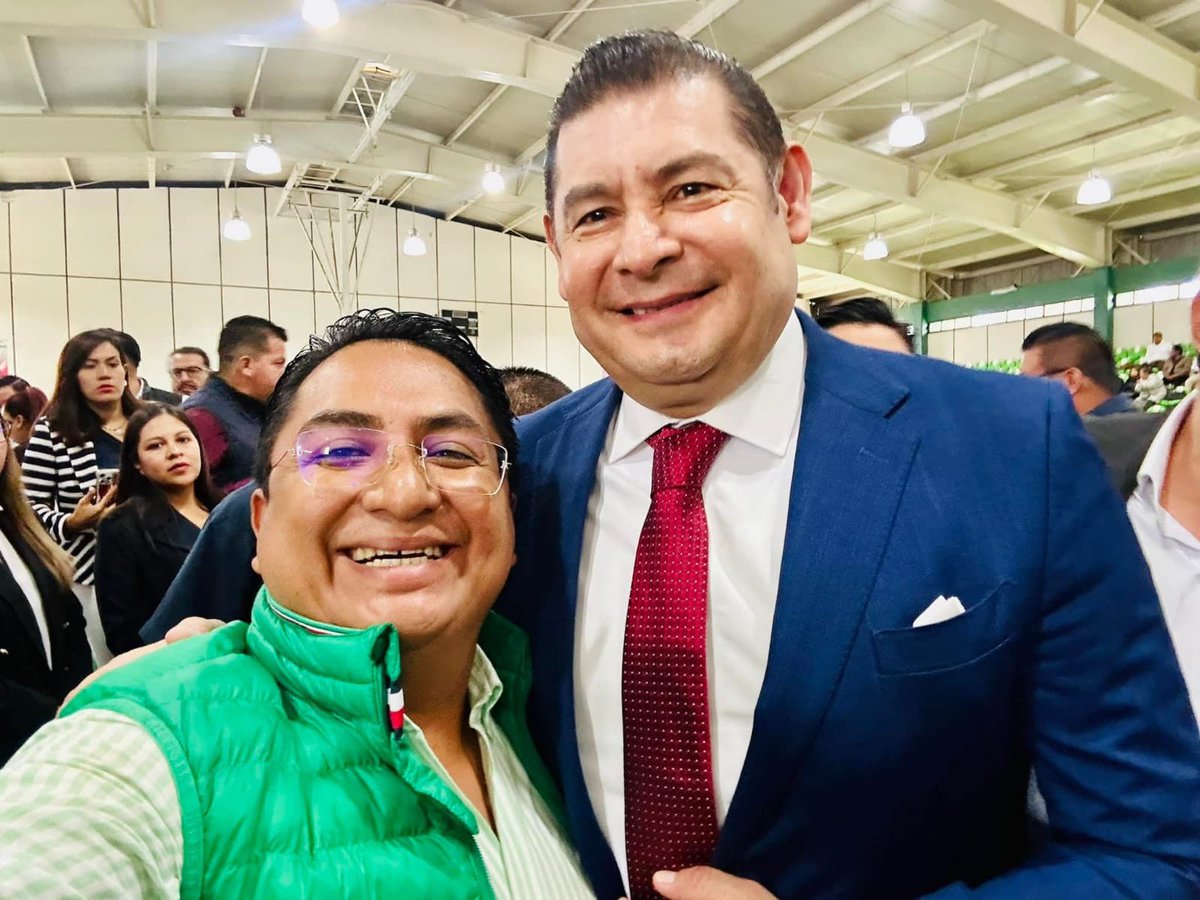 ¡Feliz cumpleaños, a nuestro Gobernador <a href="/armentapuebla_/">Alejandro Armenta</a> !🥳

Gracias por el firme compromiso con Puebla y por trabajar siempre por el bienestar de nuestras comunidades. 🤝

#PepeCinto #JuanCBonilla