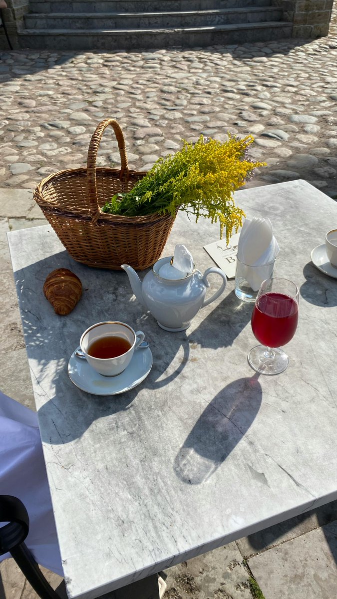 Dorset heatwave? ☀️ Don't forget tea! A warm cuppa can surprisingly help cool you down by boosting natural body cooling. Or simply enjoy it iced for hydration! How do you take your tea in July? #Dorset #SummerTea #StayHydrated #TeaBenefits #JulyWeather