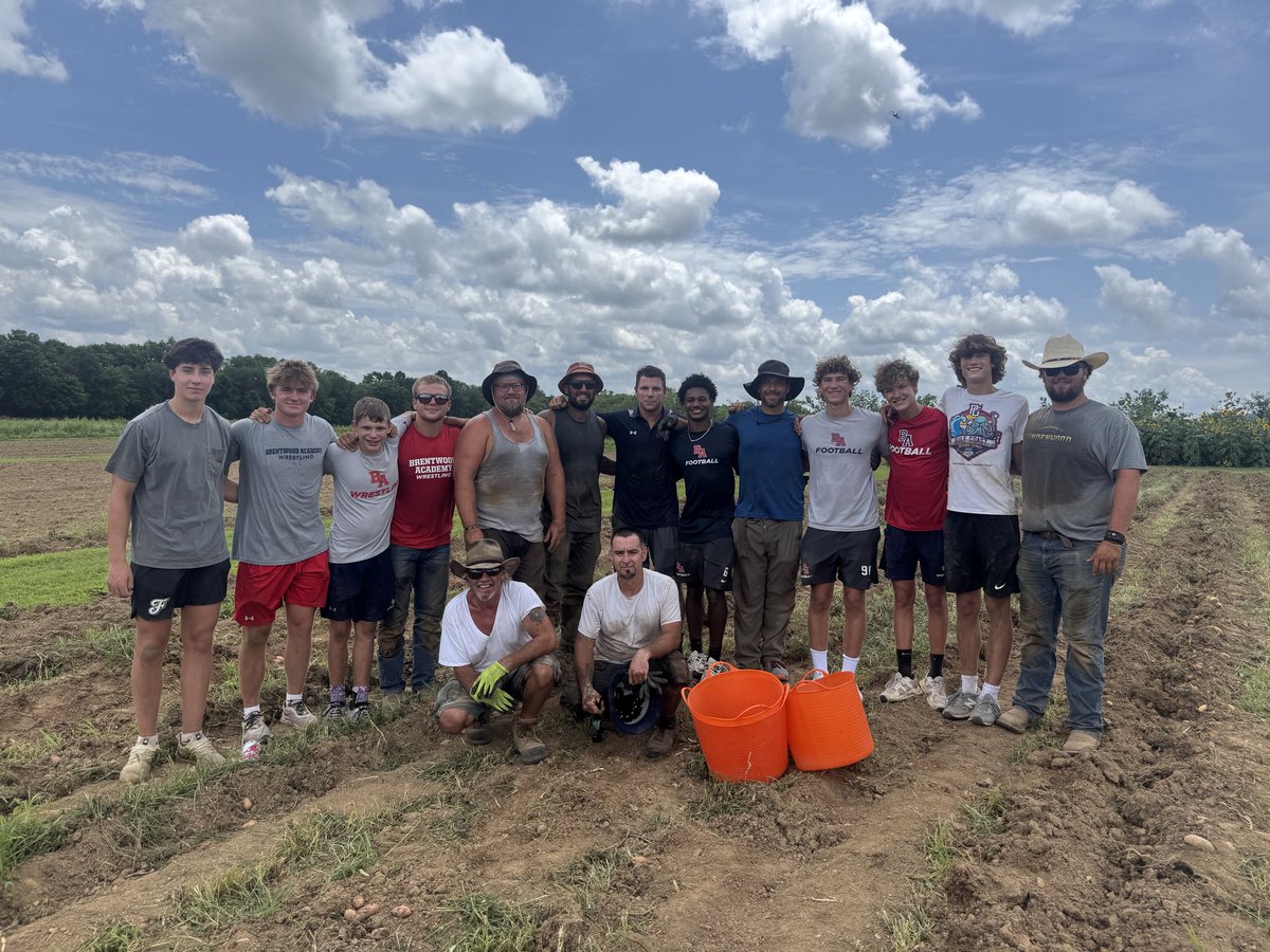 theBAFootball's tweet image. Today a group of BA Football players served the mission and ministry of @Cul2vateFarms in their potato fields. Good work men!! #DoMore #matthew25:35