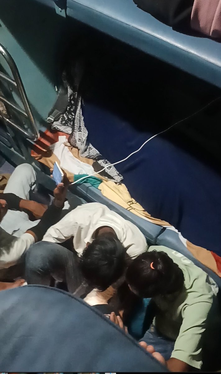 arpit_dadheech_'s tweet photo. @RailMinIndia 
Been regularly traveling on train 20473 (Chetak Express) &amp; every time sleeper/3AC turns into a general coach. Crowds board without reservation, sit on your seat &amp; say "Khatu Shyam yatra till Ringas." No TT, no RPF till Ringas.  This is a daily mess. Do something! https://t.co/hMI9ykeFI4