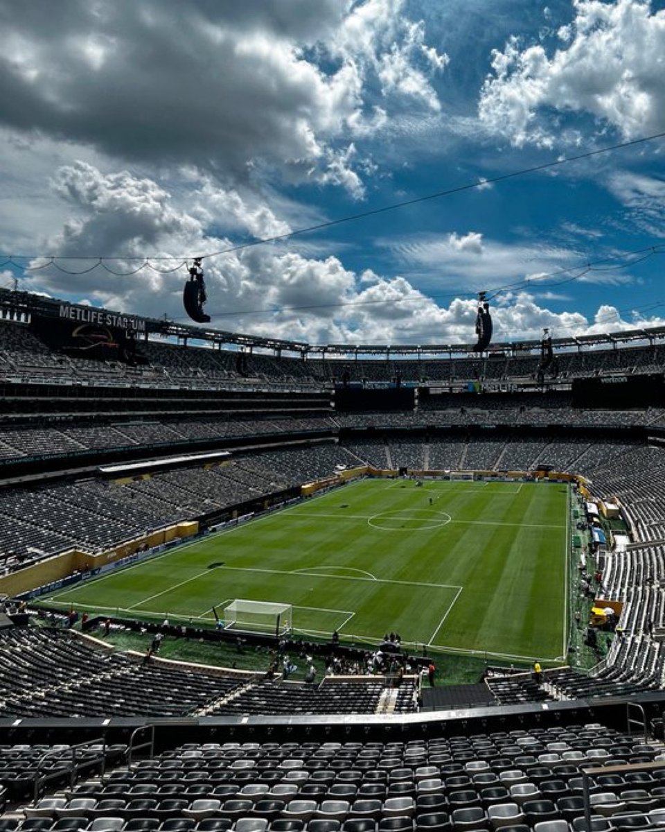 "PARTIDO DEMORADO"

Porque se retrasó el partido del Real Madrid y PSG debido al tráfico en la ciudad estadounidense donde no pudieron llegar a tiempo los jugadores merengues. Literalmente, sos vos llegando tarde al trabajo, son alérgico a la pala los hijos de re mil putas.
