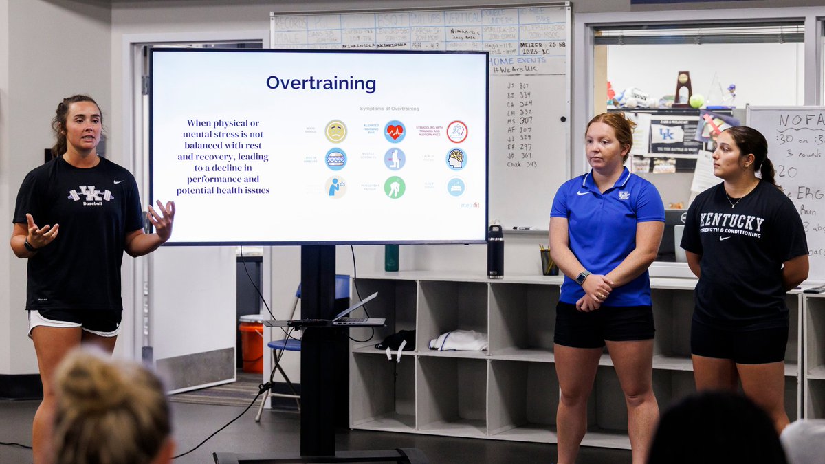 UKAthletics's tweet image. Week three of My New Kentucky Home ☑️
This week, our incoming freshmen and transfer Cats discussed mental well-being with Beyond Blue Zone, nutrition, and recovery! 👏
@TheKentuckyRoad