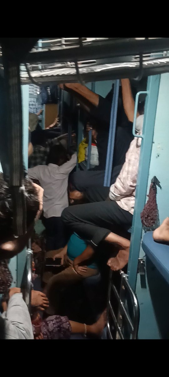 arpit_dadheech_'s tweet photo. @RailwaySeva 
Been regularly traveling on train 20473 (Chetak Express) &amp; every time sleeper/3AC turns into a general coach. Crowds board without reservation, sit on your seat &amp; say "Khatu Shyam yatra till Ringas." No TT, no RPF till Ringas. this is a daily mess. Do something! https://t.co/YRrw54QhJW