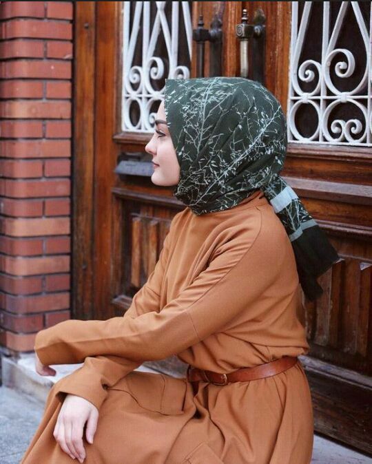 وَ يَجهَدُ النَّاسُ في الدّنيا مُنَافَسة

وَ لَيسَ لِلنَّاسِ شَيء غيرَ مَا رزِقوا