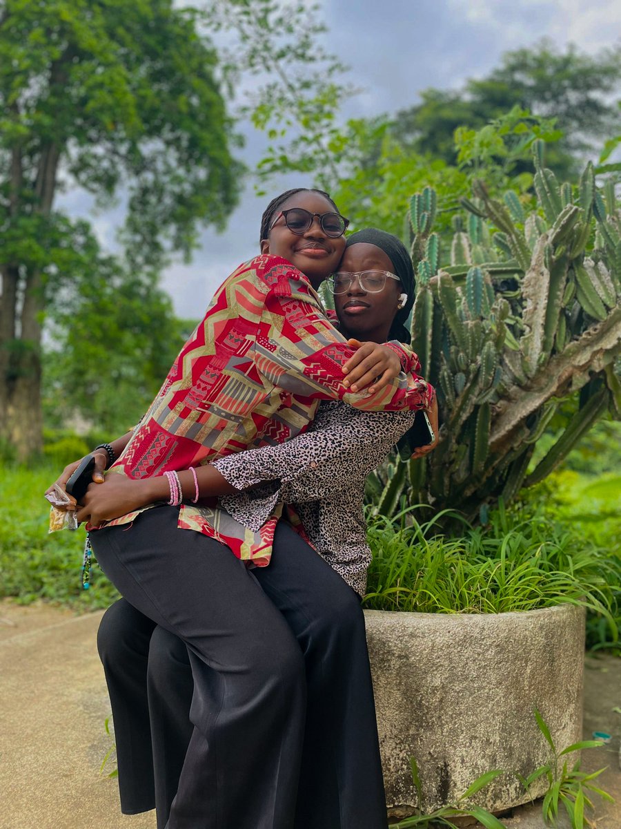 Ramat_Anuoluwa's tweet image. Help me out with a suitable caption.😂❤️