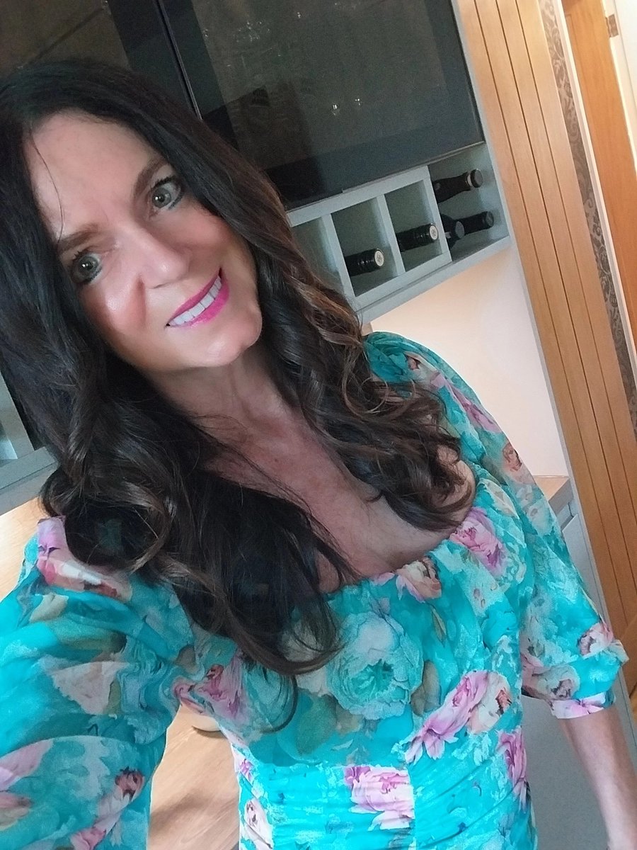 Abundance247's tweet image. It's only just the start of the holiday and already beginning to relax. I have worked 24/7 for the last year starting and running my own business. So glad I did ,so nobody can decide to hire or fire me .I'm THE BOSS😉😁🥳🥂🍻🥂