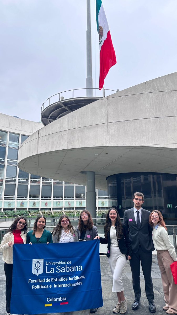 🌎| 9 estudiantes de nuestra Facultad participaron en el curso de verano “Gobernanza en tiempos de crisis” en la U. Panamericana 🇲🇽  <a href="/MxDerechoUP/">Facultad de Derecho</a>. Una experiencia internacional con 20h académicas, profesores de 3 países y becas otorgadas por la universidad anfitriona. 🔝
