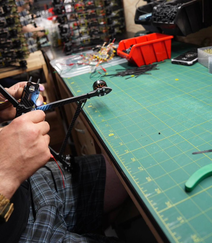wilendhornets's tweet image. Behind the scenes: building Wild Hornets drones 🐝⚙️
Take a look at how we turn parts into precision-strike UAVs.
👇 Donate here:
💳 Apple Pay, Google Pay, Credit cards: secure.wayforpay.com/payment/wildho…
💲 PayPal, Crypto Currency: linktr.ee/wildhornets
🔗 monobank:…