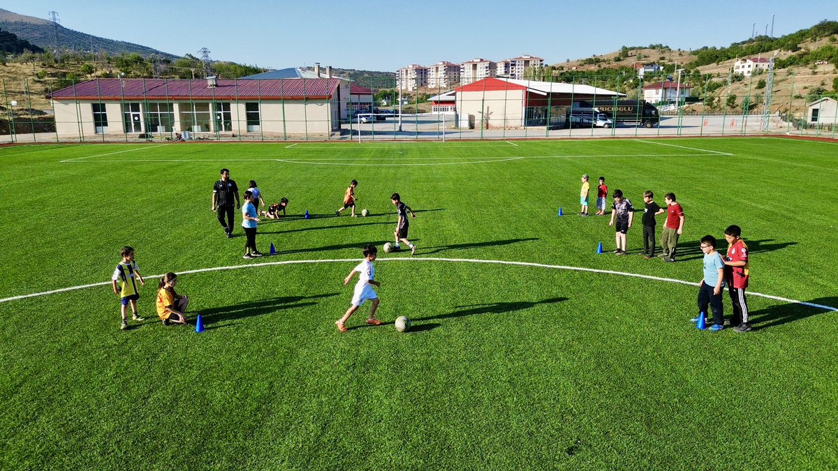 Erkan_gsb's tweet photo. Hadim Gençlik ve Spor İlçe Müdürlüğümüz bünyesinde çeşitli branşlarda başlattığımız yaz spor kurslarımıza başladık.Yoğun ilgiden dolayı tüm çocuk,genç ve velilerimize teşekkür ederiz.#Spor #genclikspor #Gençlik #mutluçocuklar https://t.co/Q1WOalt0vV