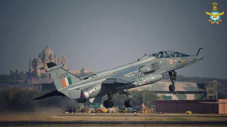 In 2025 alone, #IAF lost 3 Jaguars — March in Panchkula, April in Jamnagar, and now July in Churu.
Still flying Cold War jets and expecting 21st century results.

#JaguarCrash