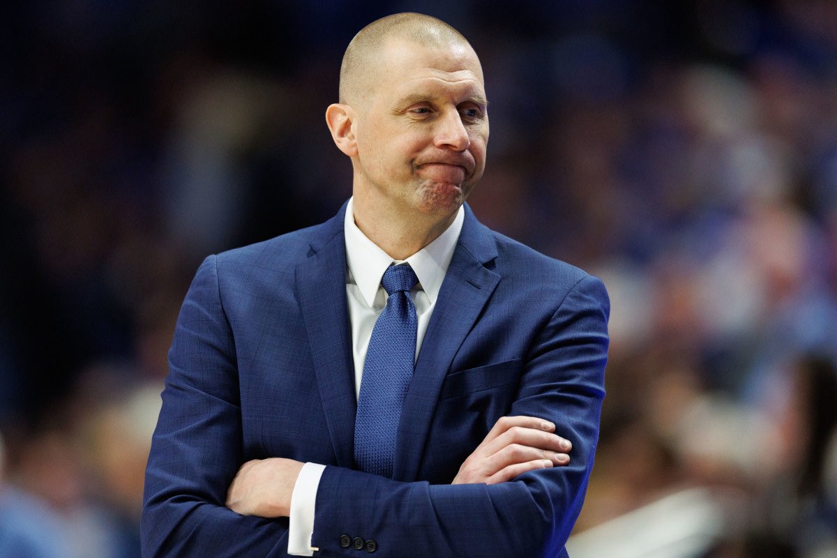 RealFieldOf72's tweet image. Mark Pope on recent recruiting woes:
“Getting stuffed in a locker by Mizzou is pretty upsetting not going to lie. I just don’t think high school recruiting is for me unless they’re Mormon or from Kentucky. I sent Jasper to the U19 FIBA event to help me, turns out he has a worse…