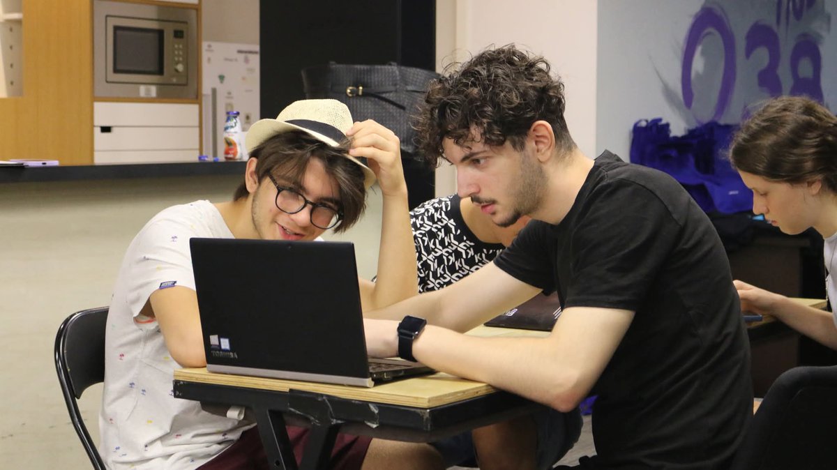45 te rinj nen drejtimin e 8 doktoreve te shkences nga Universitete te ndryshme nga 🇺🇸 po marrin pjese ne programin 1 javor te #BrainCamp per Nuroshkence <a href="/ICKosovo/">ICKosovo</a>

Nje nisme e Egzona Morina Claudi, shqiptare nga Amerika, krejt me fonde te familjes se saj.

Diaspora jone 🫶