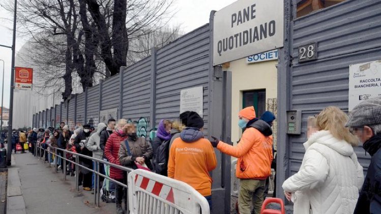 Ragazzi ancora un po’ di pazienza e di fila!! Si stanno occupando dei vitalizi e delle pensioni a vita di tutti gli ex parlamentari!! Spiace ma è prioritario….si si anche per i condannati!!!