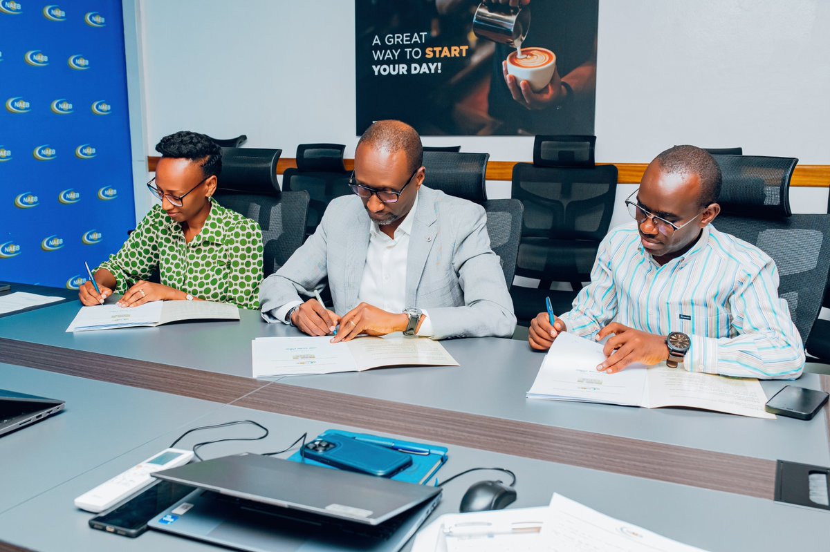 oneacrefundRW's tweet photo. Exciting News! Today, @oneacrefundRW, @RwandAgriExport & #CEPAR signed an MoU to boost fertilizer access for coffee farmers across #Rwanda. Through Tubura Field Officers, farmers will get fertilizers by paying half the price, with NAEB & CEPAR covering the rest as a subsidy. https://t.co/9sZDn7g5Gr