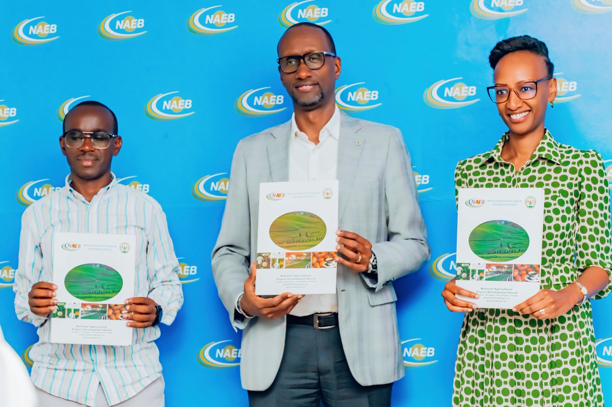 oneacrefundRW's tweet photo. Exciting News! Today, @oneacrefundRW, @RwandAgriExport & #CEPAR signed an MoU to boost fertilizer access for coffee farmers across #Rwanda. Through Tubura Field Officers, farmers will get fertilizers by paying half the price, with NAEB & CEPAR covering the rest as a subsidy. https://t.co/9sZDn7g5Gr