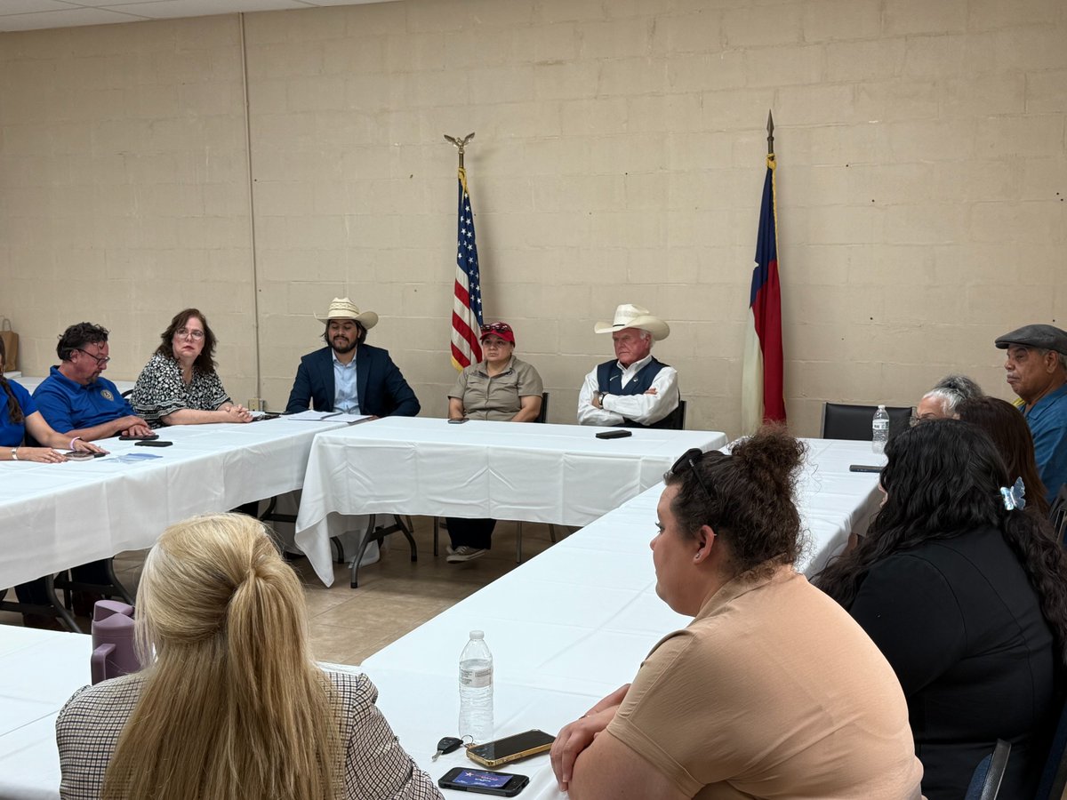 TXGulfSeafood's tweet image. Commissioner Sid Miller participated in the Blessing of the Fleet with other Texas officials to hear directly from local shrimpers about their difficulties. #TexasAgricultureMatters #GulfShrimp #BlessingOfTheFleet #GulfSeafood