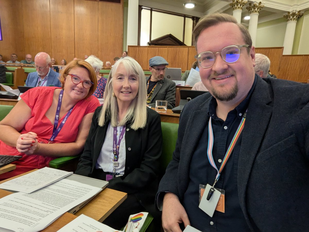 📸 Labour &amp; Co-op team at County Hall today.

🌹 Honoured to lead a tribute to former cllr Roland Hosker. 

😵‍💫 Questioned cost implications of Reform policies like forcing all staff back to office. Unsurprisingly, they couldn’t provide an answer. Not exactly efficient governance.