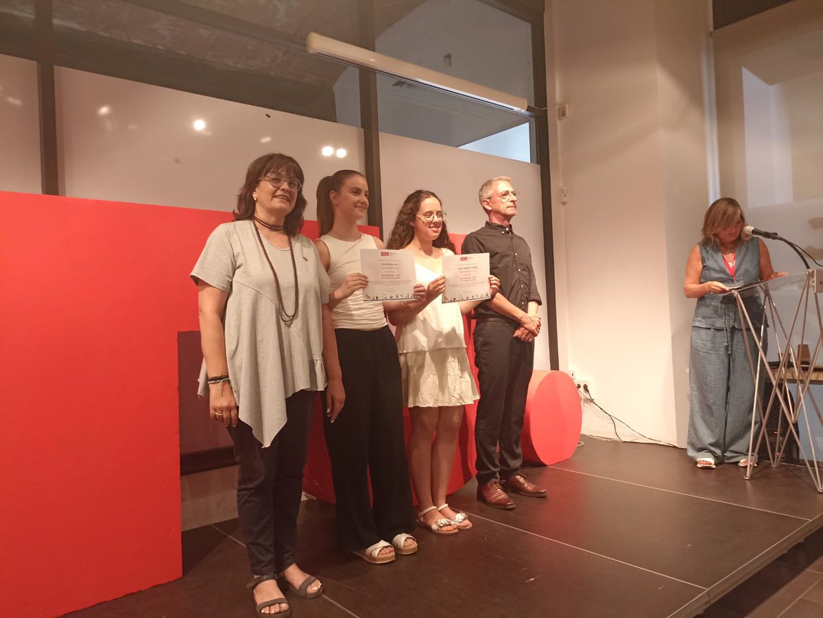 Meritxell Lluís i Vall (@mlluisvall) on Twitter photo Aquesta tarda hem fet l’acte de la Distinció PAU 2025 en què es reconeix els estudiants de batxillerat amb una nota igual o superior a 9.
Enhorabona als 9 estudiants terrassencs procedents de l’<a href="/EscolaCingle/">Escola Cingle</a> <a href="/Torredelpalau/">INS Torre del Palau</a> <a href="/escolatecnos/">Escola Tecnos</a> <a href="/epterrassa/">Escola Pia Terrassa</a> <a href="/IMontserratRoig/">INS Montserrat Roig</a> i molta sort! Aquesta tarda hem fet l’acte de la Distinció PAU 2025 en què es reconeix els estudiants de batxillerat amb una nota igual o superior a 9.
Enhorabona als 9 estudiants terrassencs procedents de l’<a href="/EscolaCingle/">Escola Cingle</a> <a href="/Torredelpalau/">INS Torre del Palau</a> <a href="/escolatecnos/">Escola Tecnos</a> <a href="/epterrassa/">Escola Pia Terrassa</a> <a href="/IMontserratRoig/">INS Montserrat Roig</a> i molta sort!