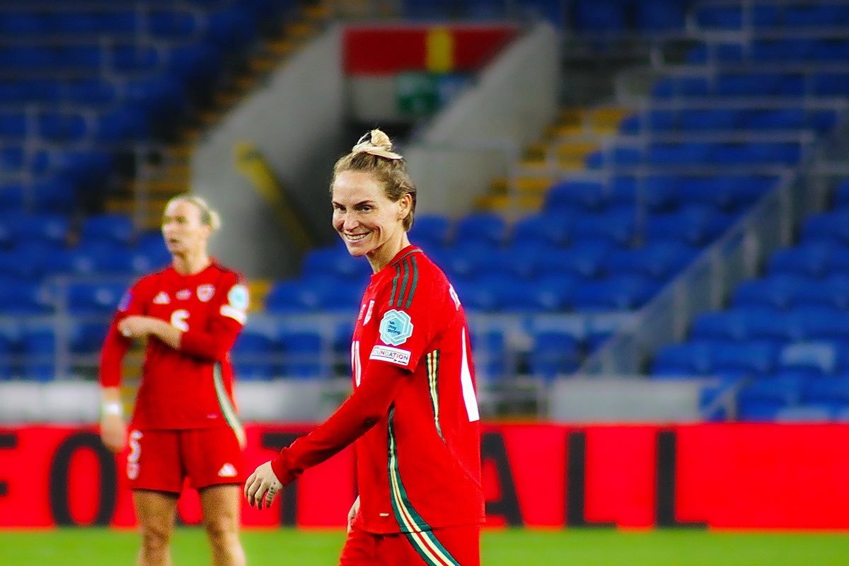 GorrySnaps's tweet image. First ever goal for Wales Women at a major tournament, and of course, it just had to be @JessFishlock to score it. 🏴󠁧󠁢󠁷󠁬󠁳󠁿 

History maker &amp;amp; record breaker, What. A. Player. 

Cymru am byth ❤️

📸: Photo by me from Cymru v Slovakia in the UEFA Women’s Euro qualifiers 

#WEURO2025