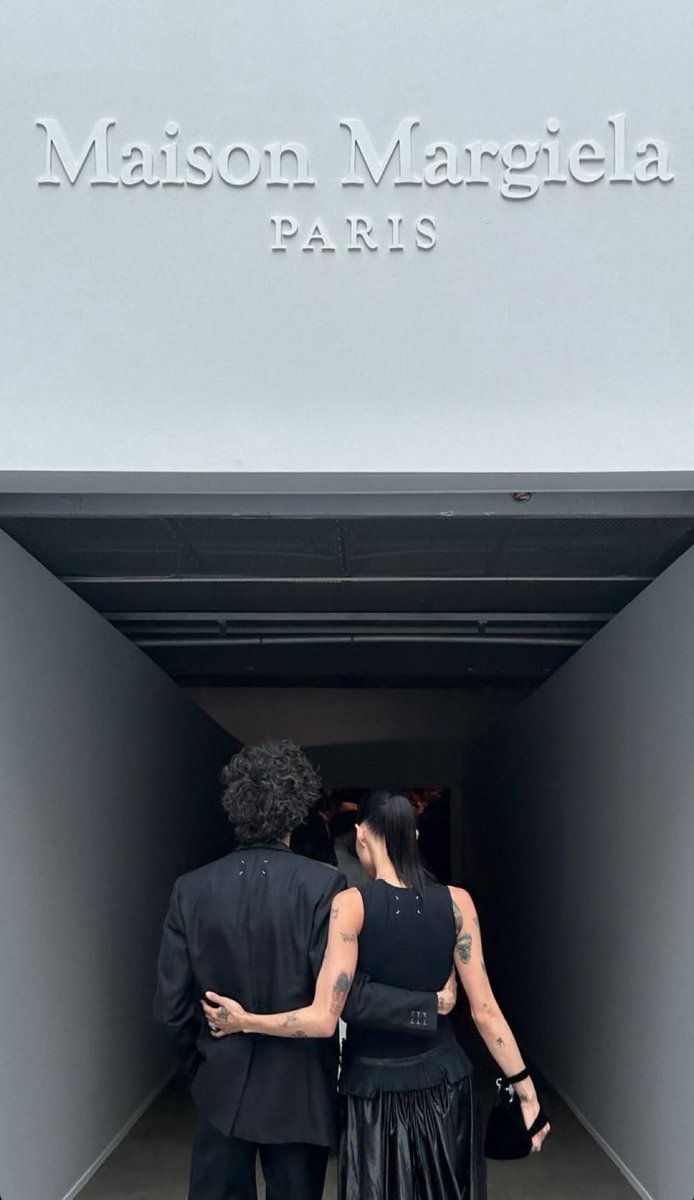 the1975_mfc's tweet image. Matty and Gabbriette at the 'Maison Margiela' show in Paris tonight