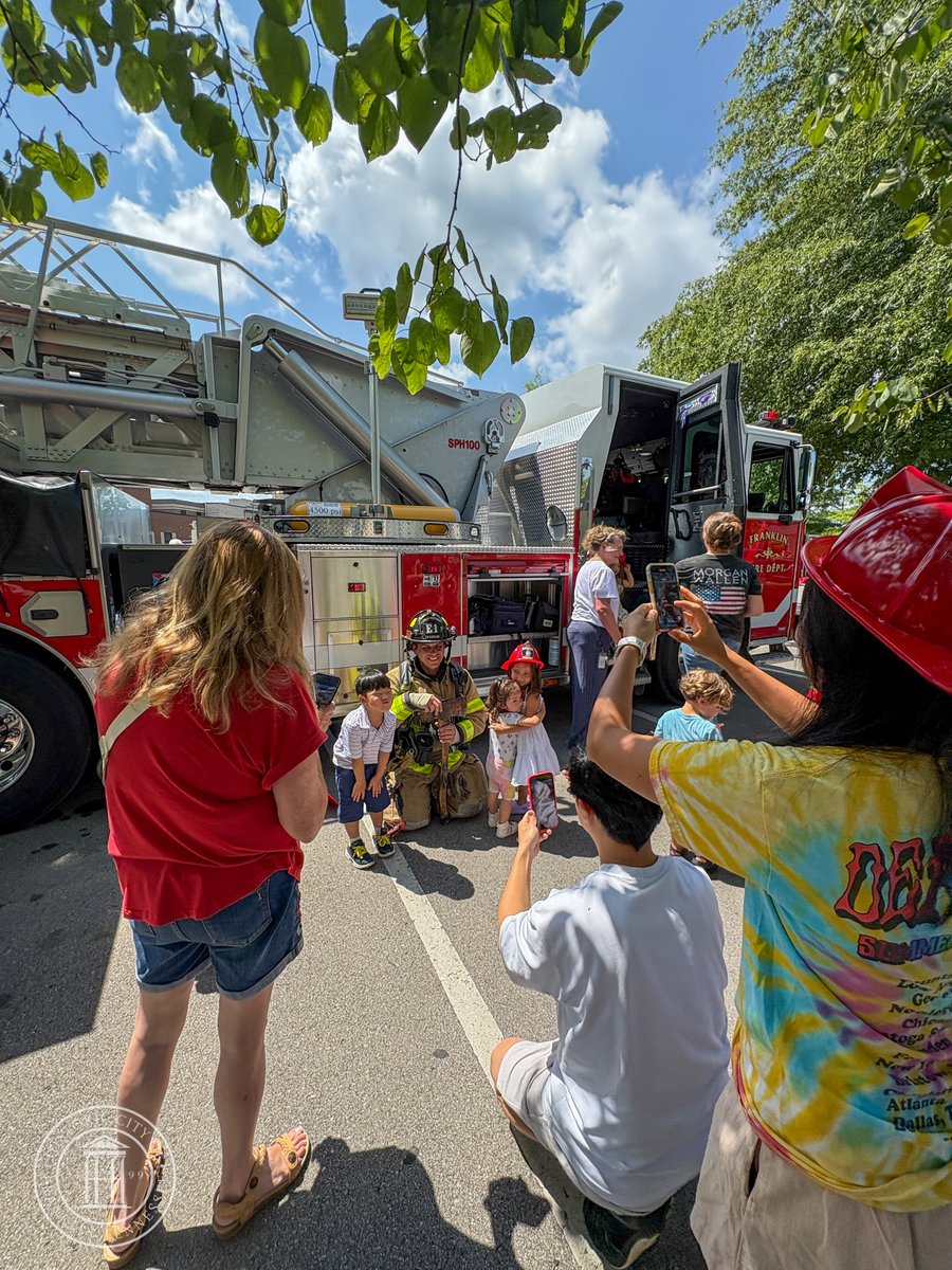 FranklinFire's tweet image. It’s Community Helpers Week in the Children’s Department at the Williamson County Public Library in Franklin!
Join us for Storytime with a Franklin Firefighter on Thursday, July 10 — back by popular demand after Tuesday’s amazing turnout of 300 attendees!
Franklin Firefighters…
