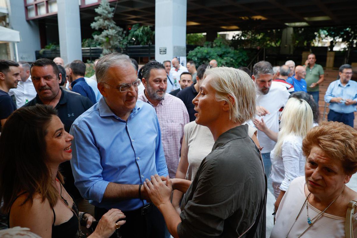 theodorikakosp's tweet image. Σας ευχαριστώ για τη στήριξη, την αγάπη, την εμπιστοσύνη. Με καλούς φίλους στην Καλλιθέα, ενεργούς πολίτες που θέλουν η πατρίδα μας να πηγαίνει σταθερά μπροστά. Τους ενημέρωσα για την προσπάθεια και το έργο μας στο υπουργείο Ανάπτυξης. Η συζήτηση μαζί τους μου δίνει δύναμη. Πάντα…