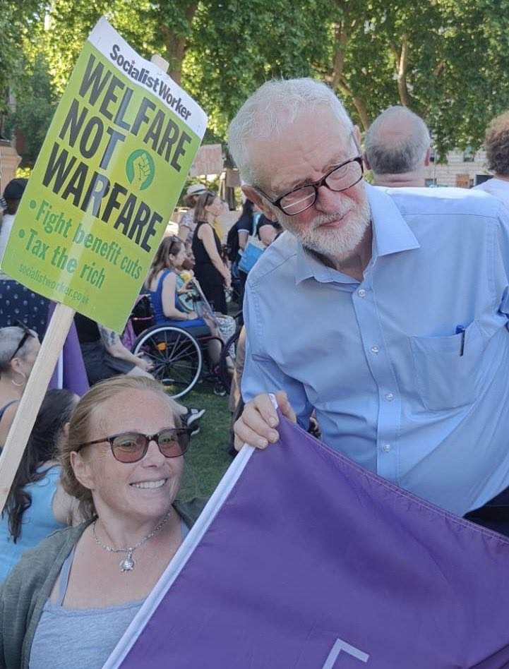 Today, I voted against the government’s disgraceful cuts to disability support. 

Moments before, I joined disability rights campaigners outside Parliament to say: this isn’t over.

We will not give up until we have built a society that cares for each other, and cares for all!