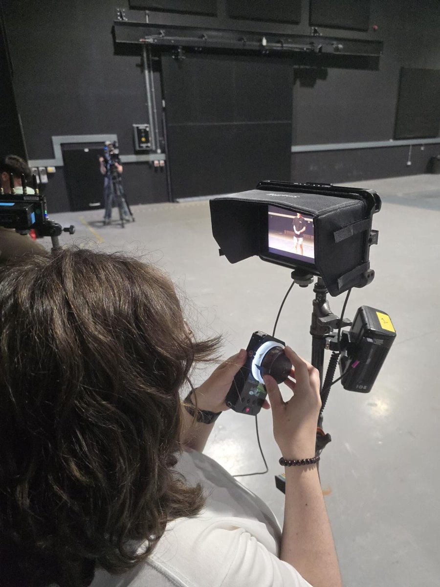 🎥 Cwrs camera diwrnod 2 - allan o’r dosbarth a mewn i’r stiwdio!

Diwrnod gwych arall lan yn <a href="/ariafilmstudios/">ariafilmstudios</a> !

**************

🎥 Camera course day 2 - out of the classroom and into the studio!

Another excellent day at Aria Film Studios!

<a href="/rondomedia/">Rondo</a>