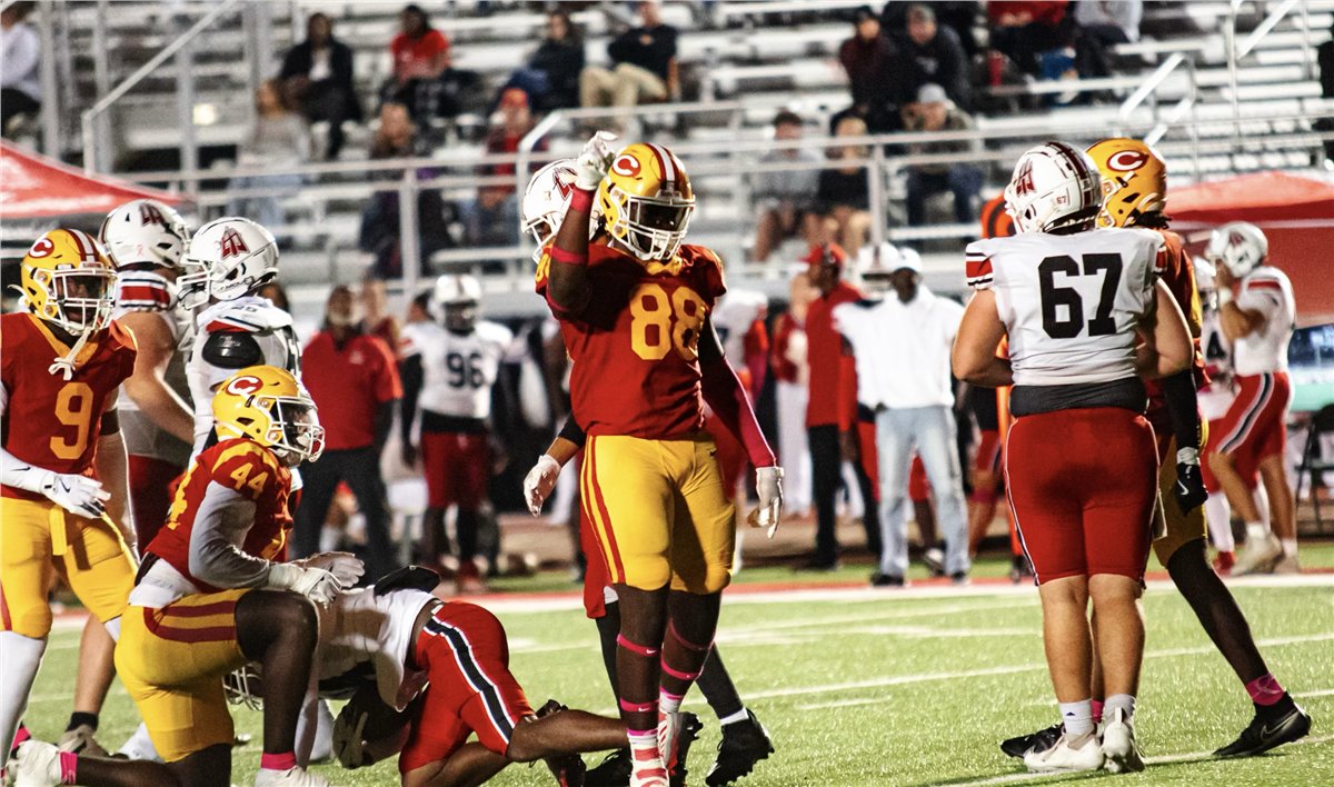 “I’m looking to commit early August, between Georgia Tech and UGA."

It's a race between the Jackets and Dawgs, as 3⭐️ DL Anthony Lonon Jr nears a decision. 

➡️thecrowdedbooth.substack.com/p/inside-georg… (VIP)