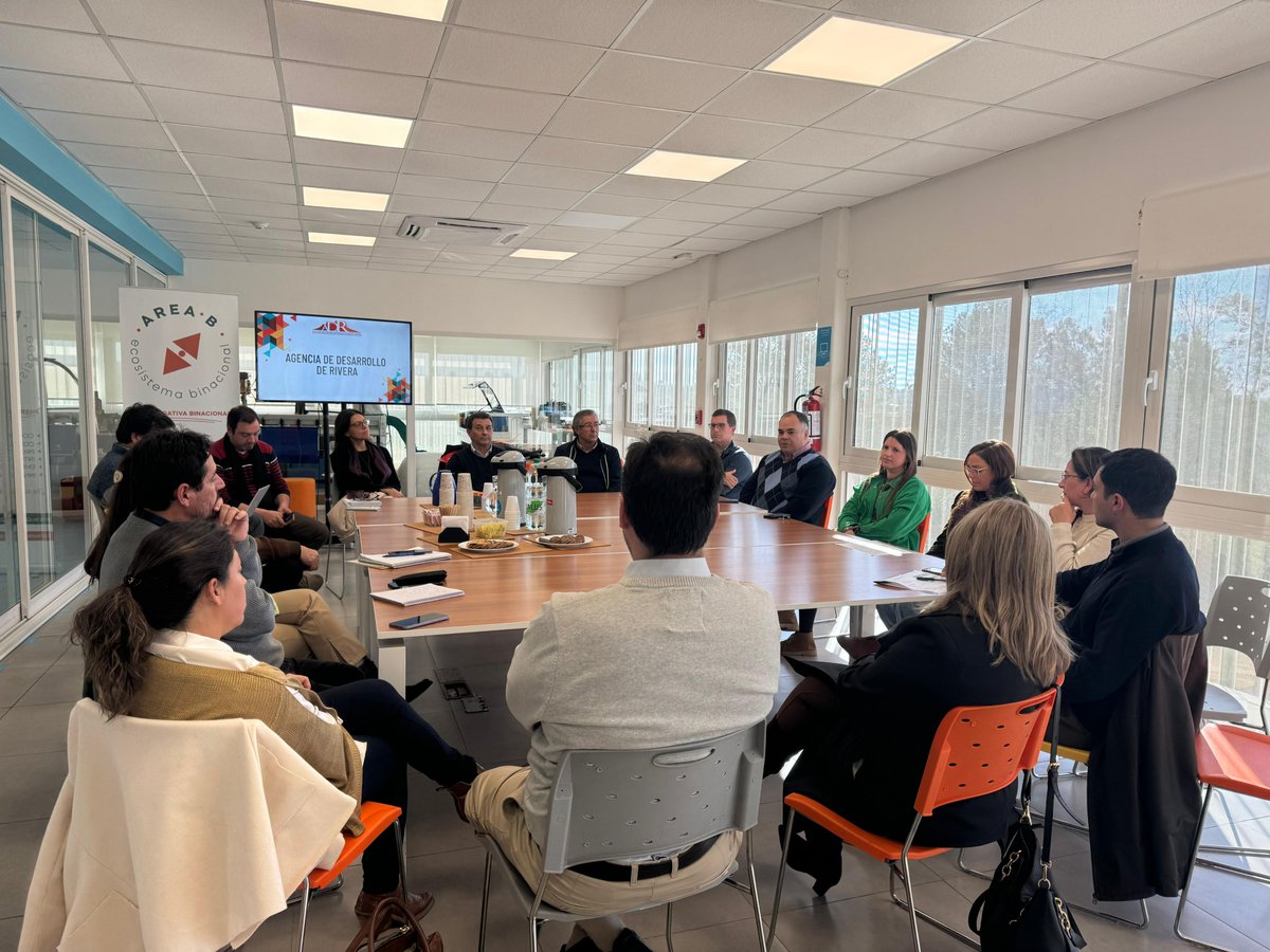 MIEM Uruguay (@miem_uruguay) on Twitter photo Como parte de su itinerario por Rivera, la ministra <a href="/FcardonaUy/">Fernanda Cardona</a> se reunió con actores del ecosistema productivo y de innovación. Recorrió la bodega Cerro Chapeau, la planta forestal maderera de Urufor, y dialogó con la Agencia de Desarrollo e Innovación de Rivera. Como parte de su itinerario por Rivera, la ministra <a href="/FcardonaUy/">Fernanda Cardona</a> se reunió con actores del ecosistema productivo y de innovación. Recorrió la bodega Cerro Chapeau, la planta forestal maderera de Urufor, y dialogó con la Agencia de Desarrollo e Innovación de Rivera.