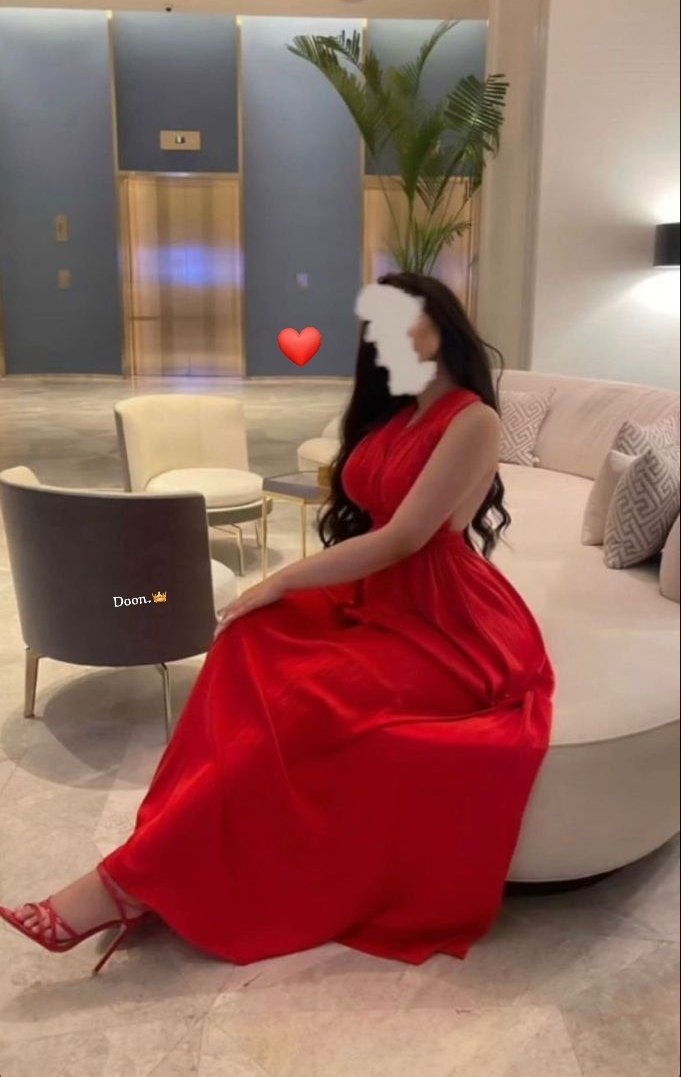 "وحشتووووني.😍

شعرگ الأسود عطاگ من الصفات
ليلةً ( ظلمى ) .. ونوّر بدرها  .. !!
ㅤ
ووالله ان فستانگ الأحمر شتات
شتت ( الحساد ) وزود قهرها .. !! 
 ㅤ
الأماگن .. والأوادم .. والجهات 
تسرق ( الأنظار ) ... لو تمرها.♥️

اصدقائي الجميلين انا جيت تعالو مسوو عالدوون.🥰
:
مسسساء