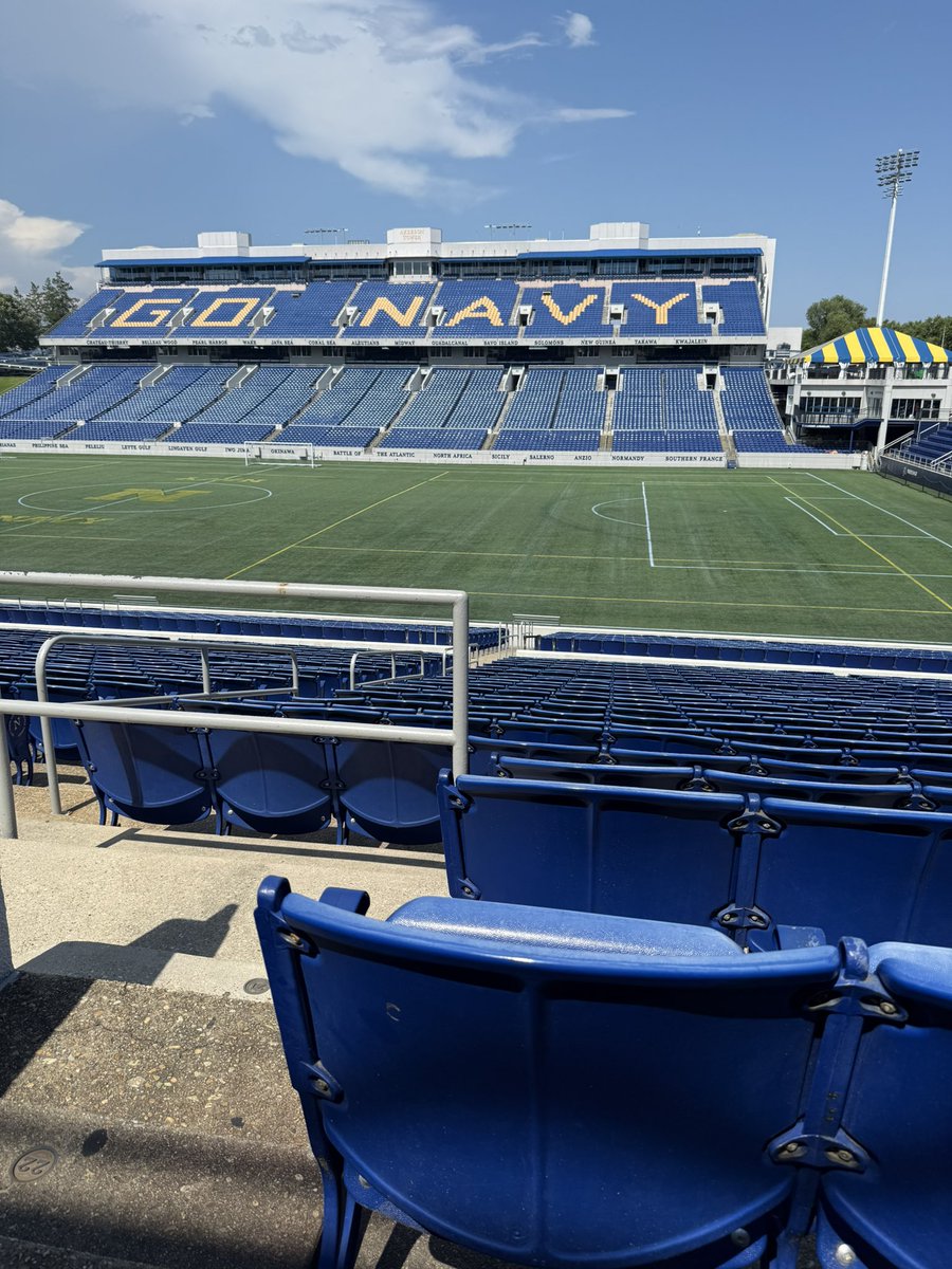 HeismanHorvath's tweet image. Did you know that Army/Navy football share a 5-5 record within the last 10 neutral site matchups?