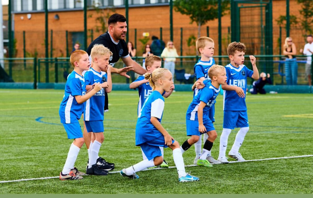 JD'S Football School tweet media